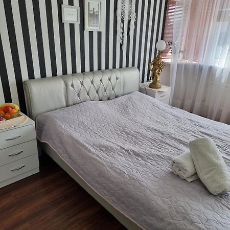 Отель Hollybush Private House Лутон Экстерьер фото